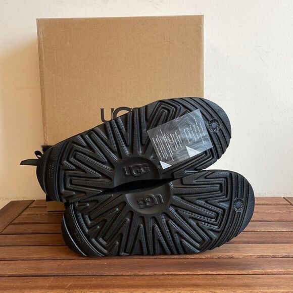 UGG Kids' Mini Bailey Bow II Boots Black USA Big Kid Size 5Y/UK 4/EU 37 - Picture 10 of 13